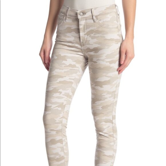 NWOT High rise camo Levi pants - Picture 3 of 4